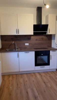 Geschmackvolle, vollst. renovierte 3-Raum-EG-Wohnung mit geh. Innenausstattung mit Balkon und EBK