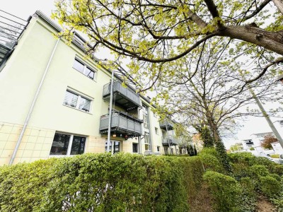 Großzügige 4-Zimmer-Wohnung mit Balkon  moderner Einbauküche in Fürth