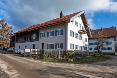 Zweigeschossige Wohnung im sanierten Bauernhof mit Garten und moderner Ausstattung