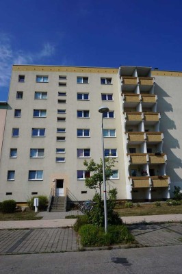 Unrenovierte 2-Zimmer-Wohnung mit Balkon im Ostseeviertel