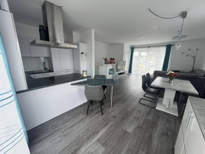Hochwertige 2 Etagen Neubau-Maisonettewohnung mit 3 Zimmern, Balkon und Stellplatz