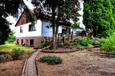 Charmantes EFH mit grünem Rückzugsort und viel Potential!