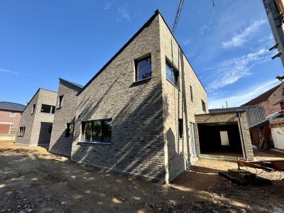 Selfkant-Tüddern: Moderne Doppelhaushälfte mit nachhaltiger Technik!