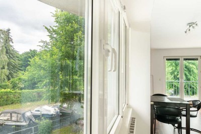 Direkt am Wasser in Spandau mit bodentiefen Fenstern, großem Balkon und Parkplatz