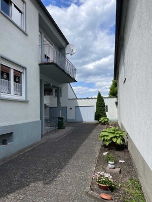 Rülzheim: Wohnhaus mit Nebengebäuden und großem Garten (Bauplatz in 2. Reihe)