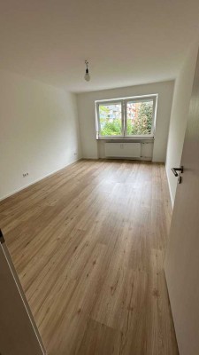 Von Privat provisionsfreie, neu renovierte 3-Zimmer-Wohnung, geh. Innenausstattung, Balkon Mü-Sendl.