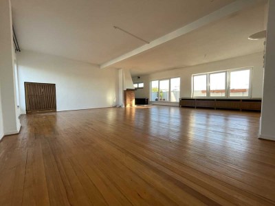 Penthouse-Feeling über den Dächern Düsseldorfs – 4 Zimmer, 3 Balkone & Kamin