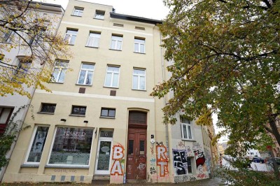 **Charmante Dachgeschosswohnung im Herzen von Halle – 4 Zimmer mit Blick über die Stadt**