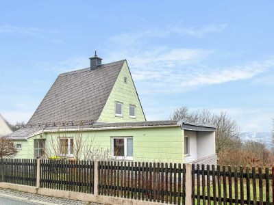 Solides Einfamilienhaus mit Garten in Lichtenberg zum Renovieren