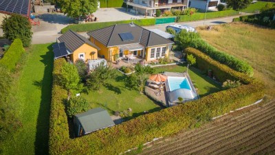 ** Reserviert ** Heimkommen und wohlfühlen - schönes Einfamilienhaus mit großem Grundstück und Pool