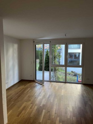 Neuwertige und Preiswerte 2,5 Zi. Hochpatere- Wohnung mit gehobener Ausstattung in Backnang