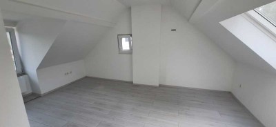 Kernsanierte 2,5-Zimmer-Dachgeschosswohnung – 65 m², ideal für WG oder Homeoffice