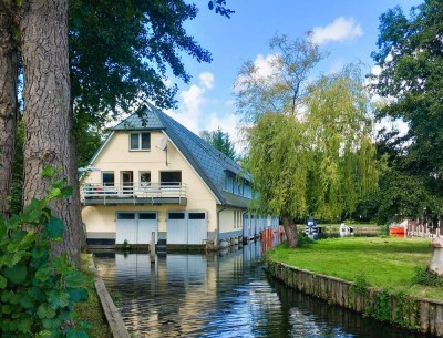 Bootshaus mit Motorboot trifft Wohnkomfort - Ihr Rückzugsort am Schweriner See