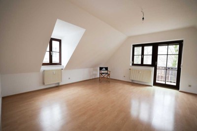 Exklusive, gepflegte 3-Zimmer-Dachgeschosswohnung mit Südbalkon in Freising Stadtmitte