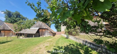 Charaktervolles altes Bauernhaus mit großzügigem Nebengebäude