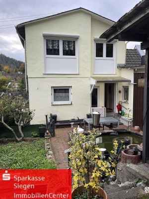 Teilweise modernisiert! Großes Wohnhaus mit viel Potential in Brachbach * Garage, Garten....
