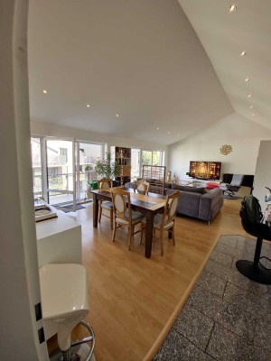 Loftähnliche, ruhige superhelle Wohnung mit schöner Aussicht