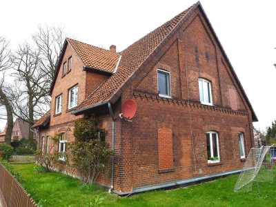 Garbsen OT, Hof-Ambiente, Schönes Zweifamilienhaus, ca. 270 m² Wohnfl. + Messezimmer, EG vermietet