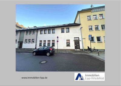 Renovierungsbedürftiges 3-Familienhaus im Stadtzentrum von Krefeld