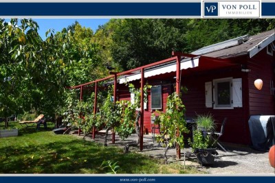 Idyllisch gelegenes Wochenendhaus mit Einbauküche, Duschbad, PV-Anlage, Solar u. Carport