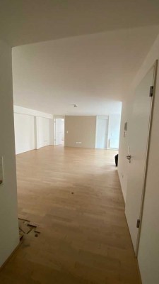 Geräumige 3-Zimmer-Wohnung in der City - mit Stellplätzen