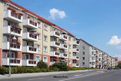 Freistehendes Dreifamilienhaus nebst Garage