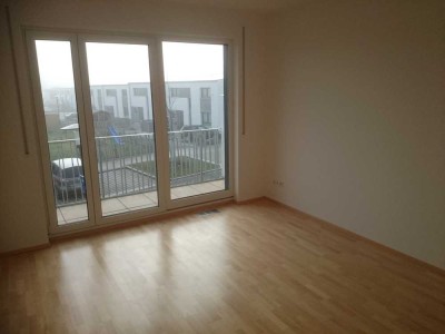 Sehr helle, und schön geschnittene 2 Zimmer Wohnung mit Balkon
