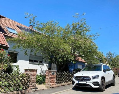 Attraktive Doppelhaushälfte in ruhiger Lage, umfassend saniert, top Rendite