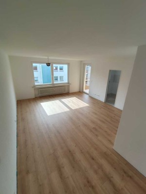 Großzügige + sanierte 1-Zimmer-Wohnung!