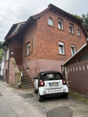 WEINHEIM // Sanierungsbedürftiges & schnuckliges 1–2 Familienhaus mit flexiblem Grundrissmöglichkeit