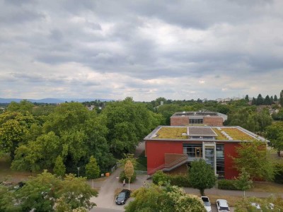 Ganz oben: Erstbezug in ruhige 4-Raum-Wohnung mit Aussicht und gehobener Ausstattung in Karlsruhe
