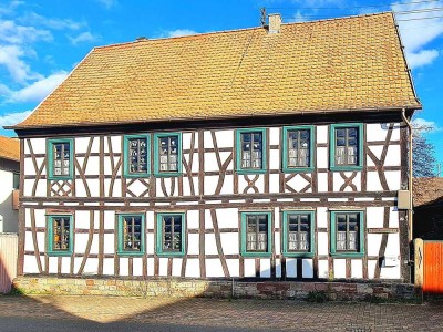 Kulturdenkmal mit Renditepotential – Fachwerkhaus – Nebengebäude – Scheune – zauberhafter Innenhof!