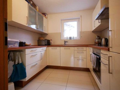 Geschmackvolle, gepflegte 3-Raum-Wohnung mit geh. Innenausstattung, Balkon und EBK in Neckarsulm