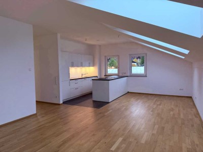 Über den Dächern in Bayerisch Gmain. 2,5 Zimmer-Wohnung sonnig mit bester Aussicht