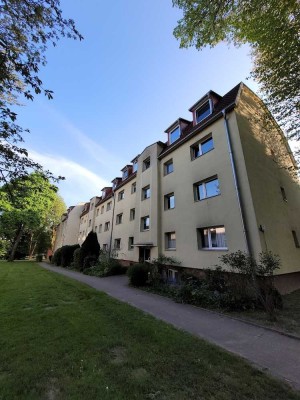 Frisch RENOVIERT für SIE oder IHN mit Balkon und Einbauküche