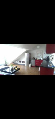 Stilvolle, modernisierte 2-Zimmer-Wohnung mit Balkon und EBK in Hannover