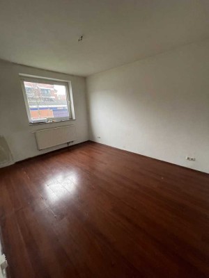 Geräumige, zentrale 1,5 Zimmer Erdgeschoss Wohnung