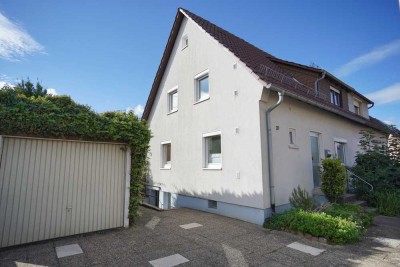 Familienfreundliches Wohnen im Grünen – Doppelhaushälfte in Bretten mit extra Raum & Garten
