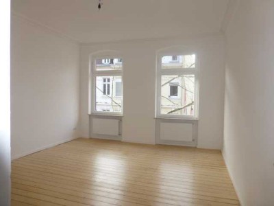 Komplett sanierte 4 ZKB mit original Dielenböden und Wohnküche in stilvollem Altbau!