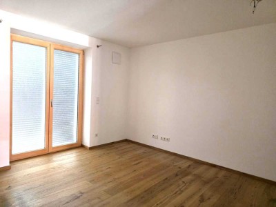 Neu komplettsanierte 3-Raum-Wohnung mit gehobener Innenausstattung mit großem Balkon in Eresing