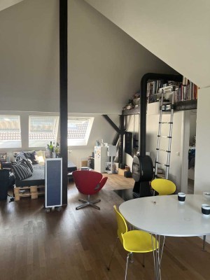 Für Kapitalanleger – Besondere 2-Zimmer DG-Wohnung in Köln Ehrenfeld