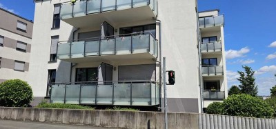 Exklusive, neuwertige 2,5-Zimmer-Hochparterre-Wohnung mit geh. Innenausstattung mit Balkon und EBK