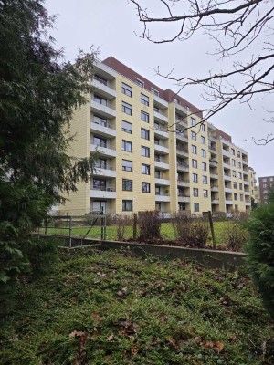 Freundliche 3,5-Zimmer-Wohnung mit 2 Balkonen und Einbauküche in Pforzheim