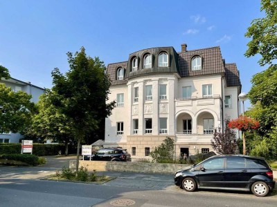 Wunderschöne, großzügige Altbauwohnung! Großer Balkon-toller Schnitt-zentral gelegen