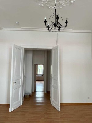 Schöne helle 2-Zimmer-Wohnung in Altbau