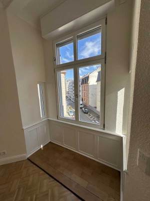 Stilaltbau: Sanierte-5 Zimmer-Wohnung in Frankfurt-Rödelheim