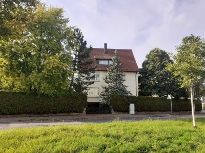 Helles 1-3 Familienhaus mit großem Garten in zentraler Lage von S-Sillenbuch