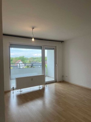 *Racano Immobilien* Großzügige 2 Zimmer Wohnung mit Balkon.