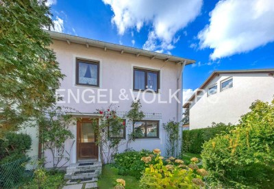 Stilvolles Reiheneckhaus mit romantischem Garten