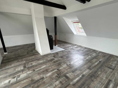 Exklusive 3,5-Zimmer DG-Wohnung mit großem Balkon